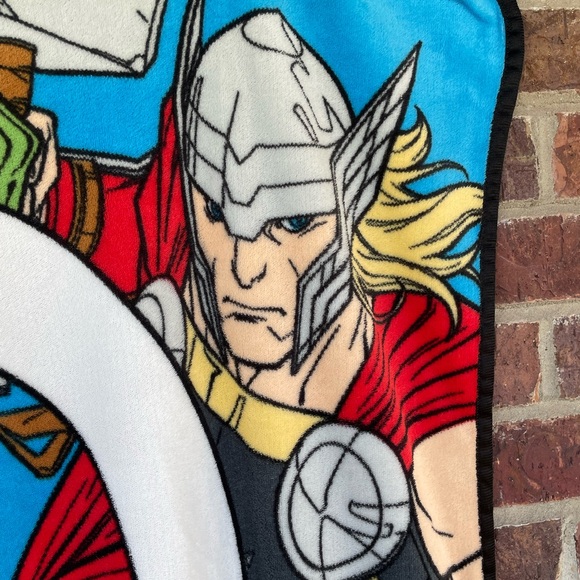 Kid’s The Avengers Marvel Fleece Throw Blanket 45”x60” - Picture 3 of 13